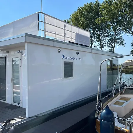 Botel Houseboat Griffioen Home,