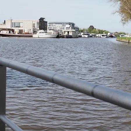 Botel Houseboat Griffioen Home, *