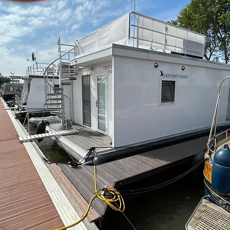 Botel Houseboat Griffioen Home, *